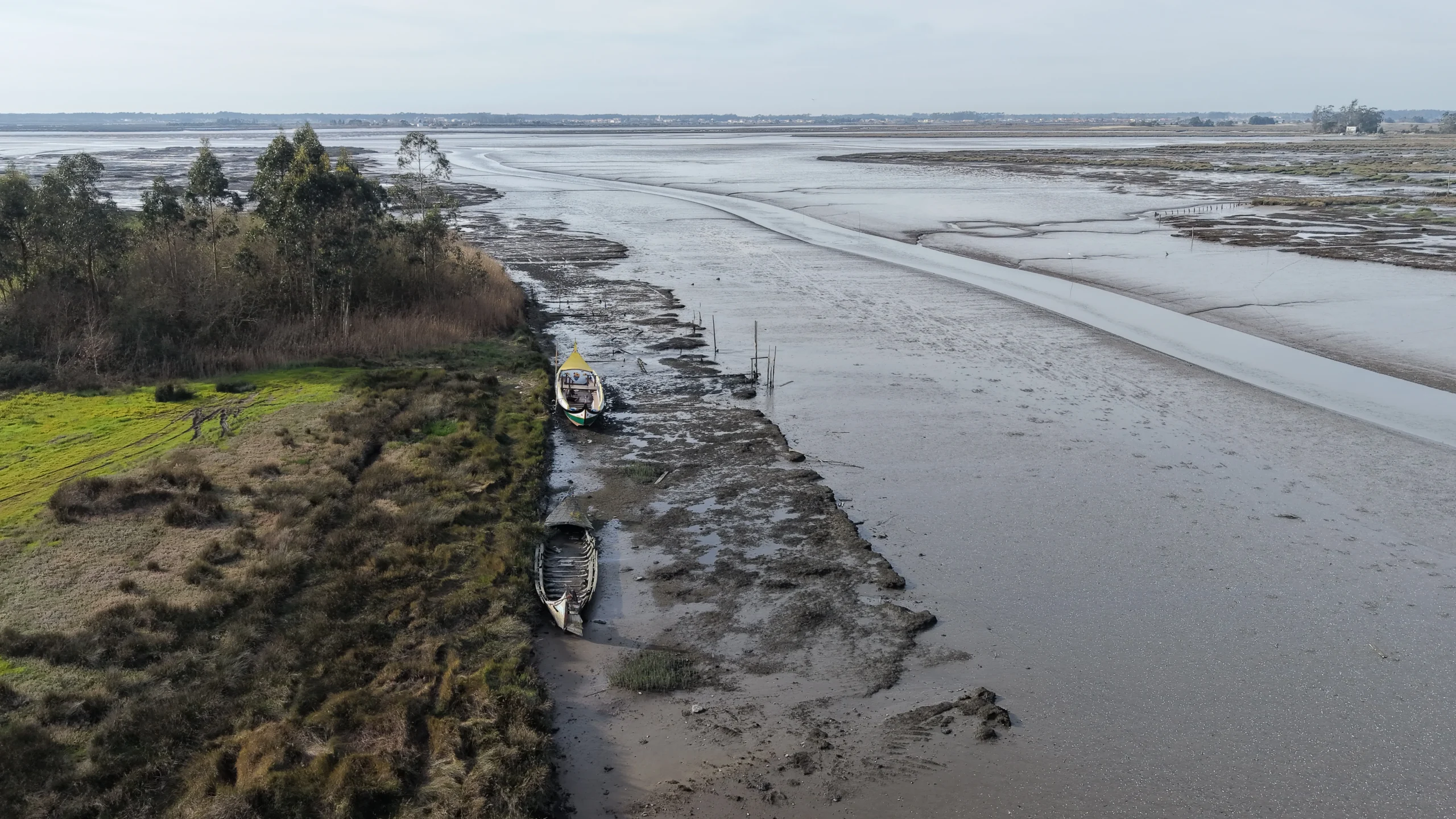 Dragagens dos canais da Ria de Aveiro com transposição de sedimentos nos sistemas litorais