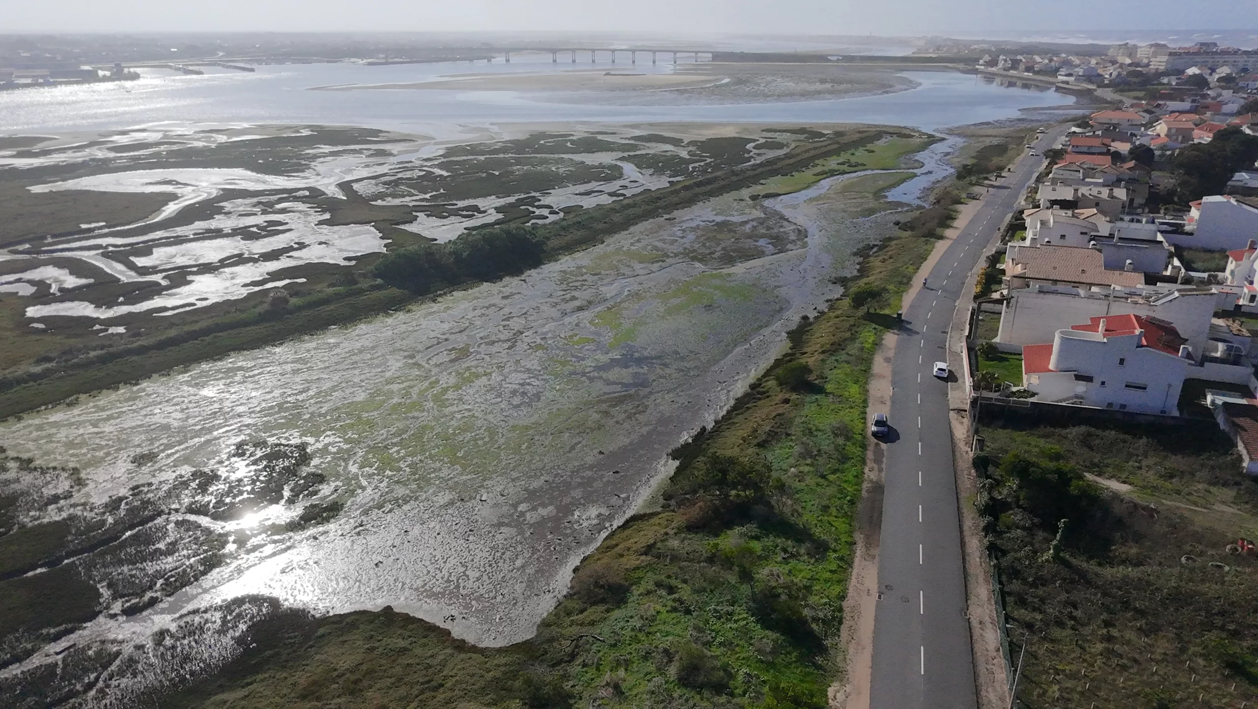 Reabilitação / reconstrução da estrada da Riamar na Barra, com reforço das suas características de estrada-dique